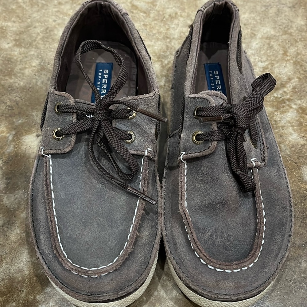 Boys Sperry brown suede deck shoe